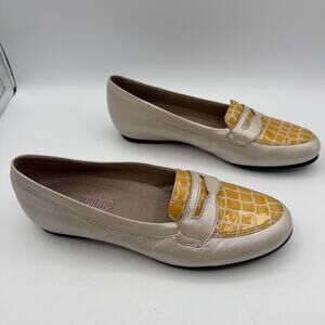 MUNRO Carrie Pearl Leather Yellow Embossed Vamp Loafers Womens Size 9
